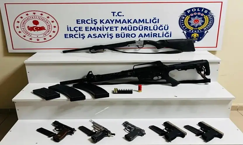 Erciş'te 5 adet ruhsatsız tabanca ve 2 adet yivsiz av tüfeği ele geçirildi