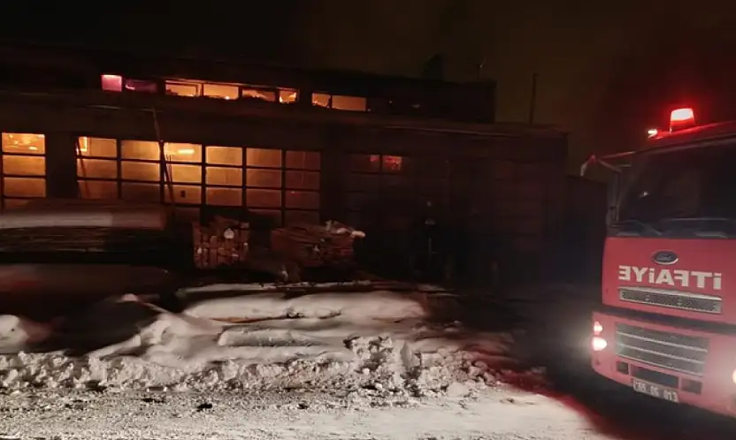 Erciş'te iş yeri yangını