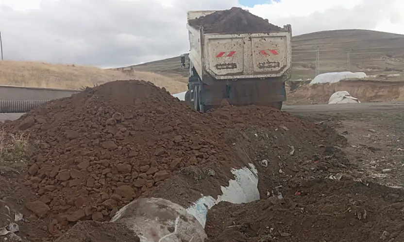 Erciş'te su tahliyesi çalışmaları devam ediyor