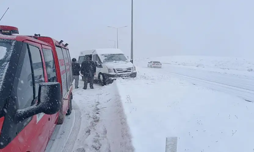 Erciş'te trafik kaza: 3 yaralı