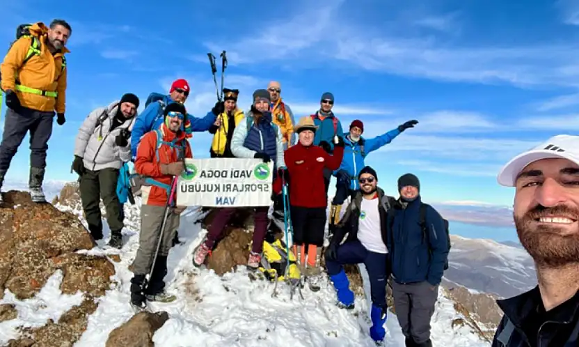 Erek Dağı'na zirve tırmanışı
