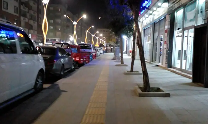 Esnaflardan Milli Egemenlik Caddesi için çöp kutusu talebi