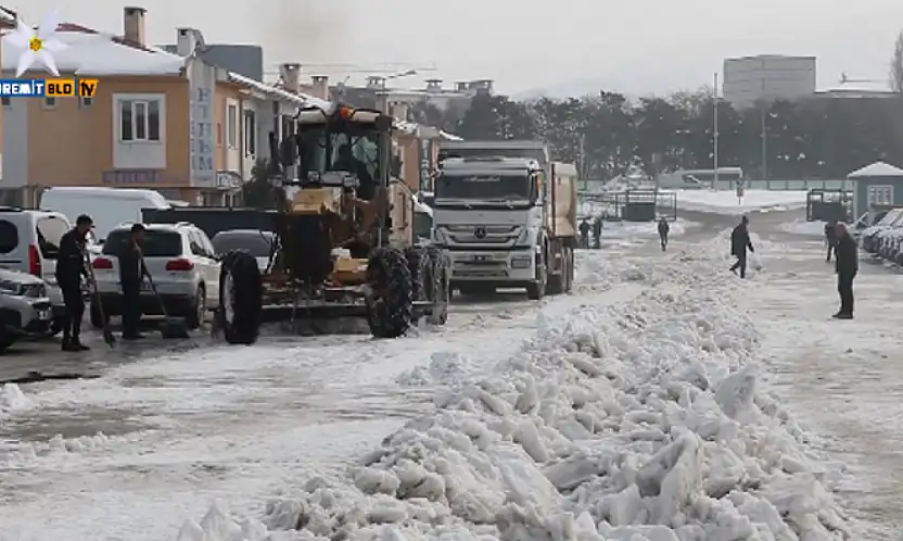 Galericiler Sitesi'nde karla mücadele çalışması