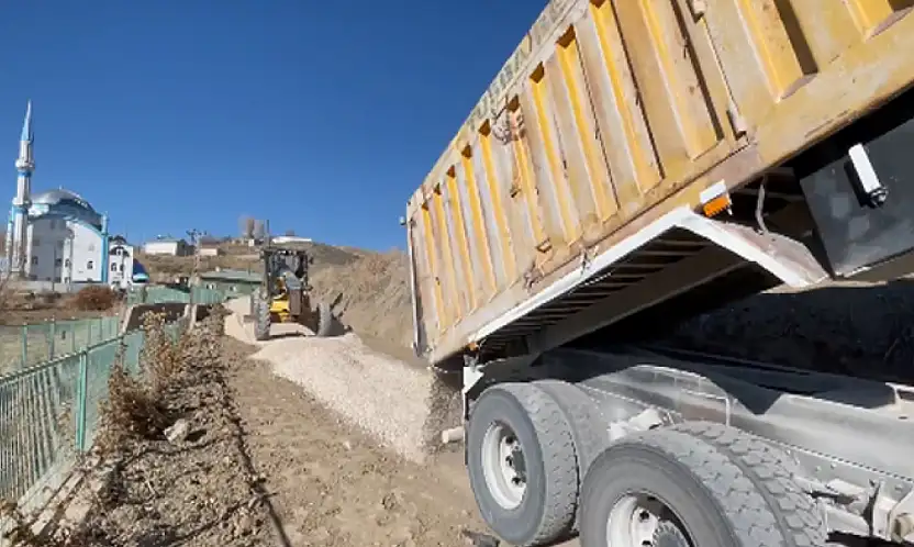 Gedelova Mahallesi'nde stabilize yol çalışması