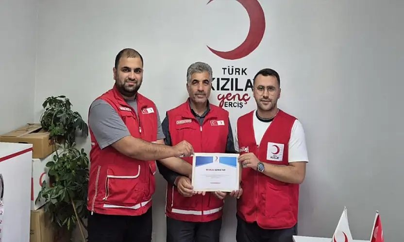 Genç Kızılay Erciş'te görev değişimi