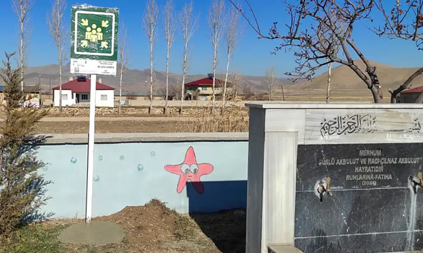 Gürpınar Belediyesi, afet toplanma alanları için yeni tabelaları yerleştirdi