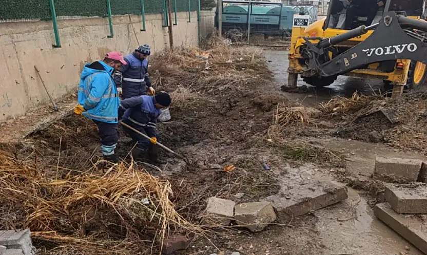 Gürpınar'da içme suyu ve kanalizasyon arızalarına müdahale edildi