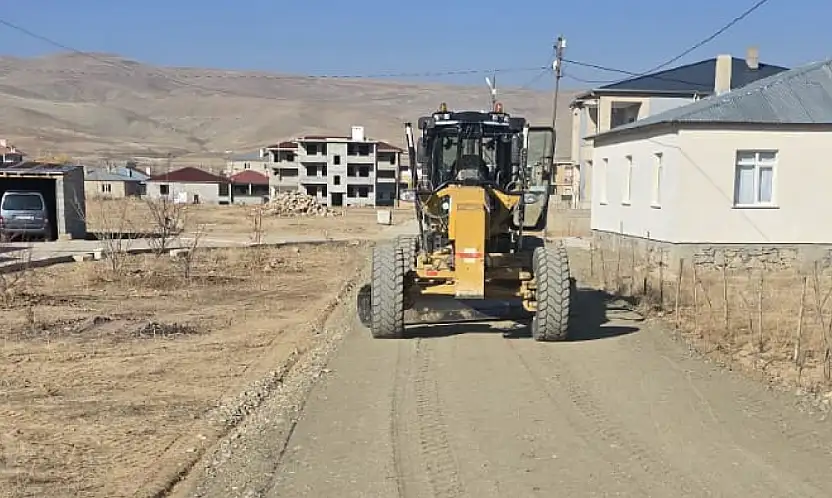 Gürpınar'da yol çalışmaları sürüyor