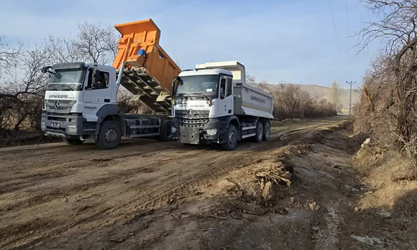 Gürpınar'da yol çalışmaları sürüyor