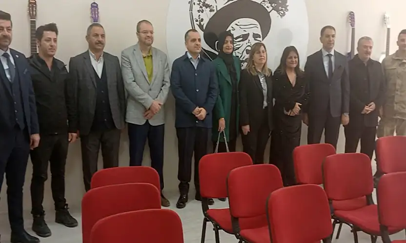 Gürpınar'daki okulda Âşık Veysel Müzik Sınıfı hizmete açıldı