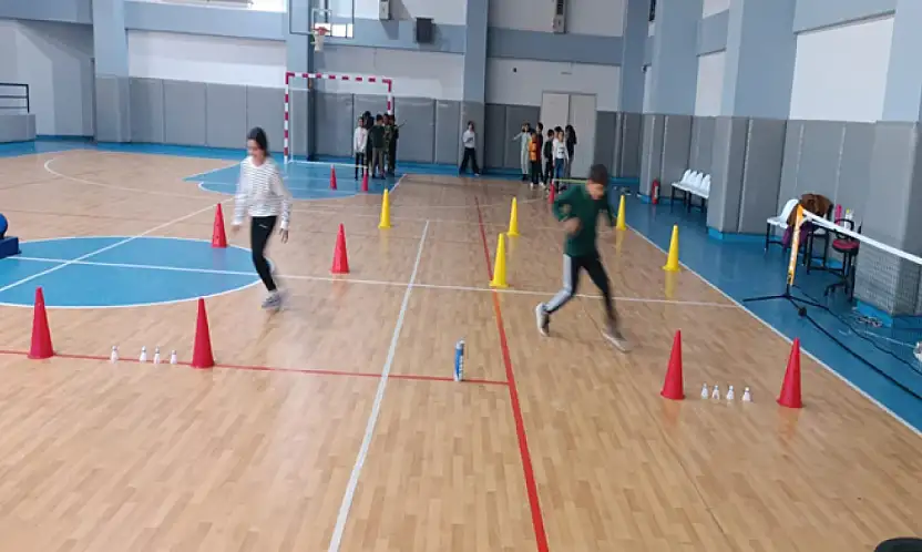 Gürpınar Spor Kulübü'nde badminton eğitimleri sürüyor
