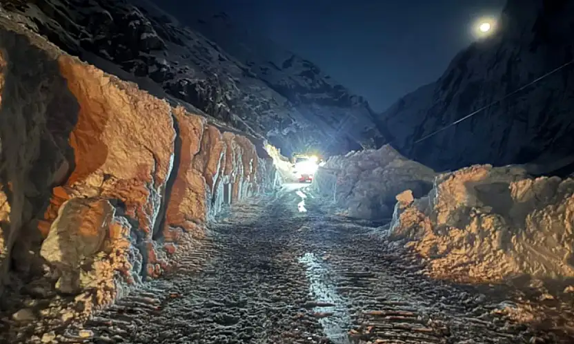 Hakkari-Van karayolu ulaşıma açıldı