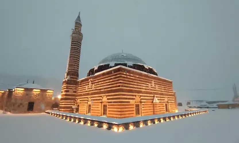 Hüsrev Paşa ve Horhor camiinde görsel şölen