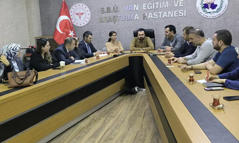 İl Sağlık Müdürü Tosun, göz kliniği hekimleriyle bir araya geldi