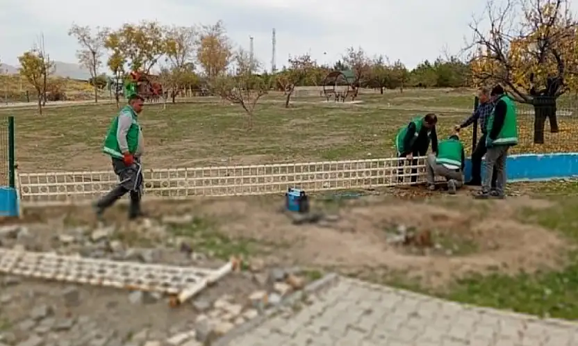 İpekyolu'ndaki parklarda bakım onarım çalışması