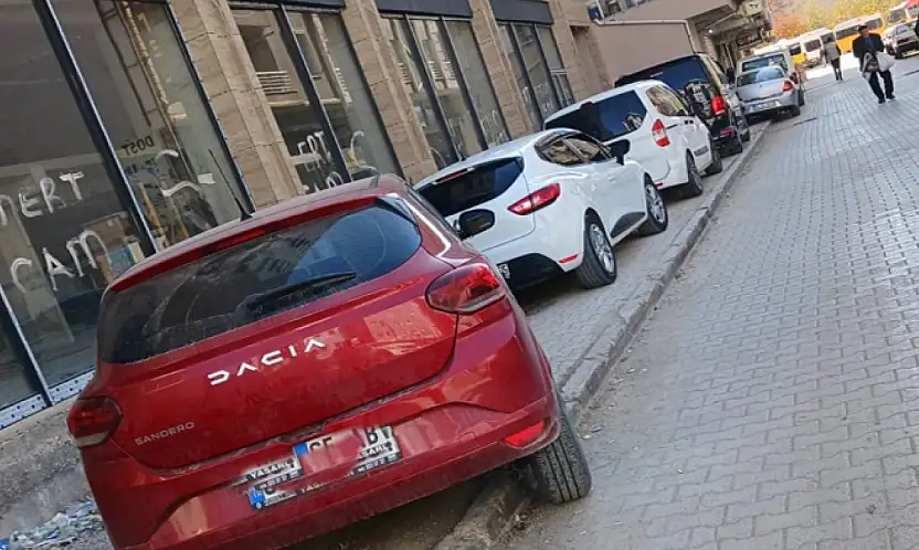 Kaldırımların otopark olarak kullanılmasına tepki