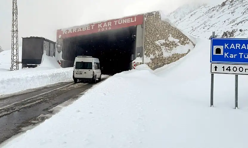 Karabet Geçidi'nde kar kalınlığı 164 santimetreye ulaştı