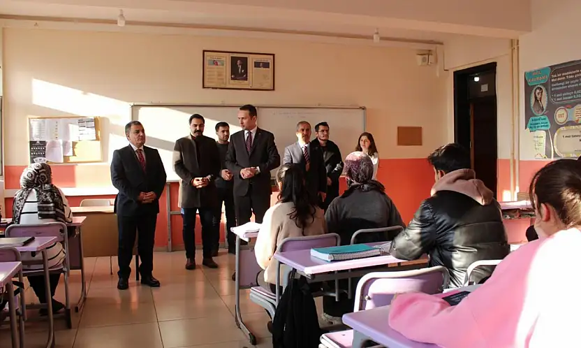 Kaymakam Bakan'dan YKS'ye hazırlanan öğrencilere destek