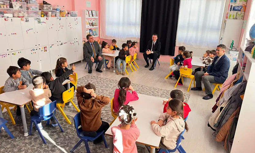 Kaymakam Bakan, öğretmen ve minik öğrencilerle bir araya geldi