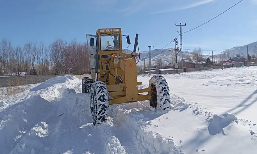 Kırsal ve merkez mahallelerde yol açma çalışmaları sürüyor