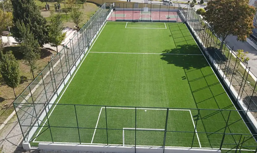 Kırsaldaki okullara modern saha müjdesi