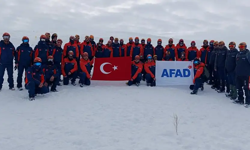 Kış Kampçılığı ve Çığda Arama Kurtarma Eğitimi Van'da düzenlendi