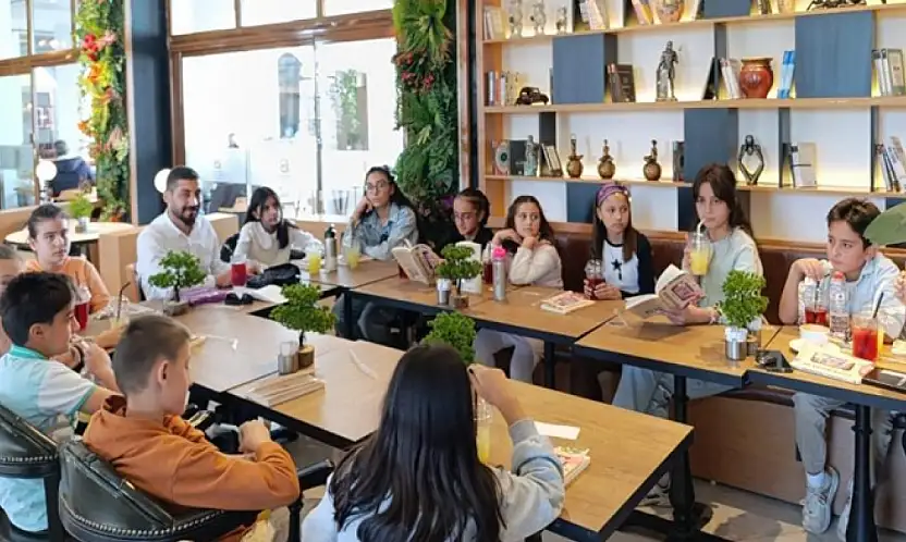 'Kitap Kaşifleri Kulübü' minik öğrencileri kitap okumaya yönlendiriyor