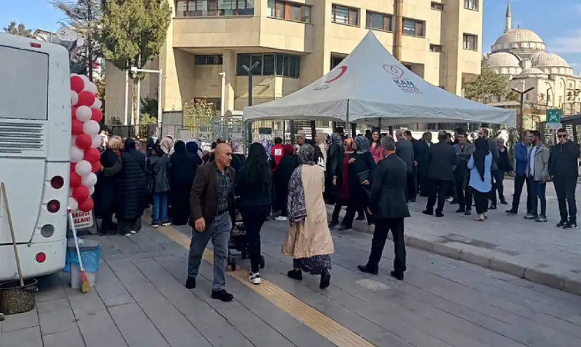 Kızılay Cumhuriyet Bayramı'nda da iş başındaydı