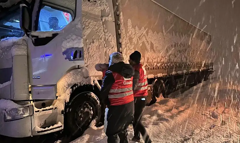 Kızılay'dan Tendürek Geçidi'nde sürücülere sıcak destek