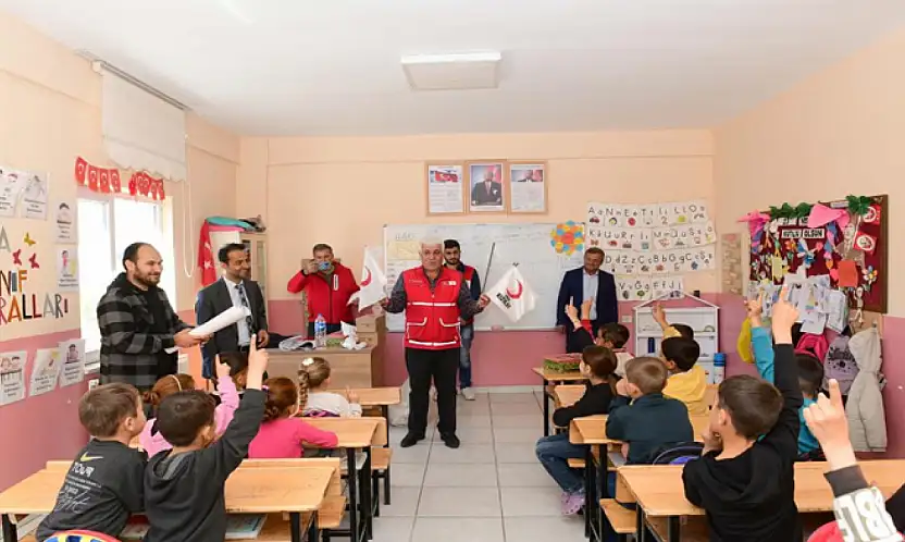 Kızılay'dan Van'daki öğrencilere anlamlı destek