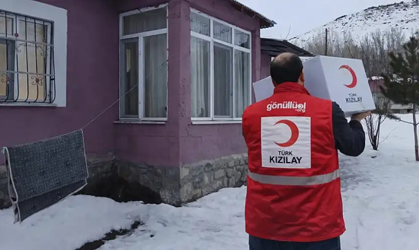 Kızılay Erciş Şubesi'nden zorlu kış şartlarında ihtiyaç sahiplerine destek