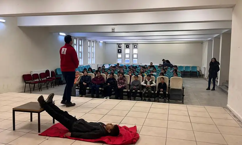 Kızılay'ın ilk yardım eğitimleri sürüyor