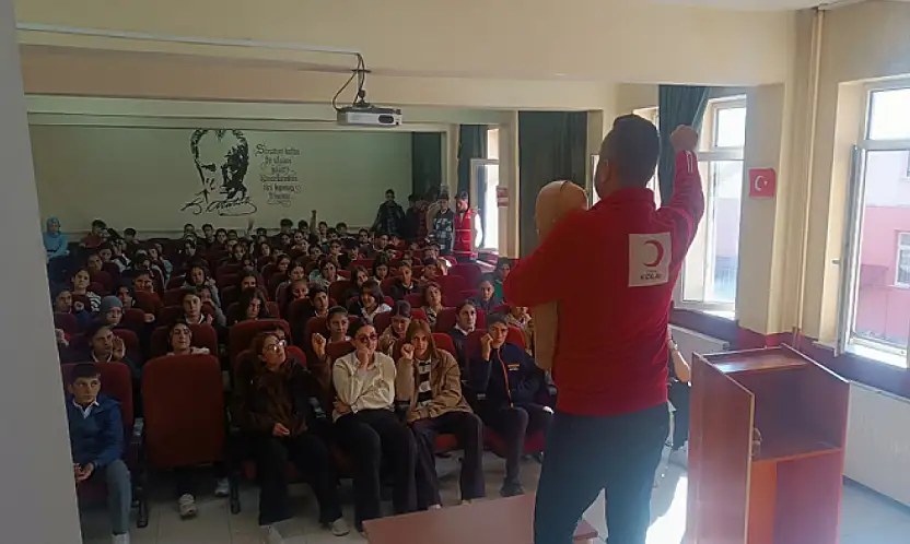 Kızılay Van Şubesi'nden Diyadin'de öğrencilere ilk yardım eğitimi