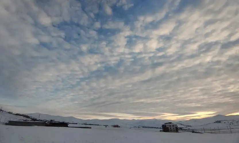 Kümülüs bulutları Van semalarında görsel şölen sundu