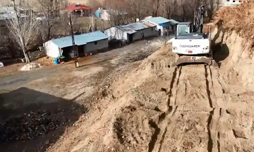 Latifiye Mahallesi'nde yol açma çalışması