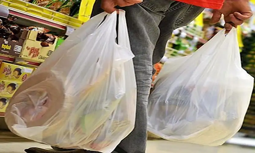 Marketlerdeki plastik poşetlerin yüzde 100 zamlanmasına tepki