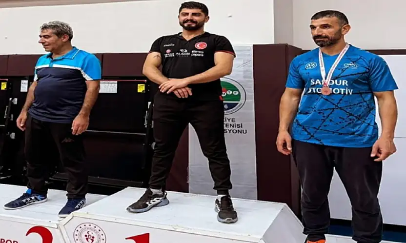 Masa tenisi turnuvası renkli görüntülere sahne oldu