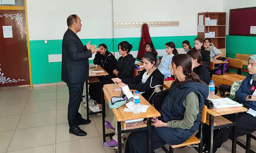 Müdür Deniz, Destekleme Yetiştirme Kursunu inceledi