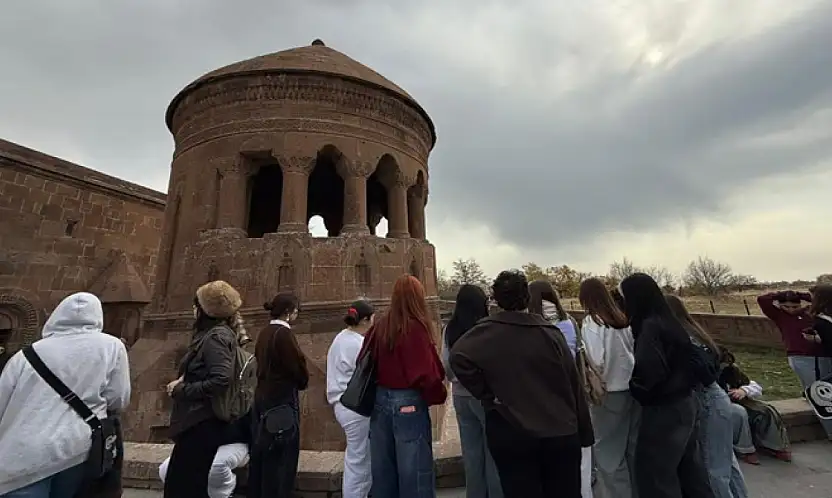 Muğlalı gençler medeniyet, tarih ve kültür kampı ile Bitlis ve Van'ı keşfetti