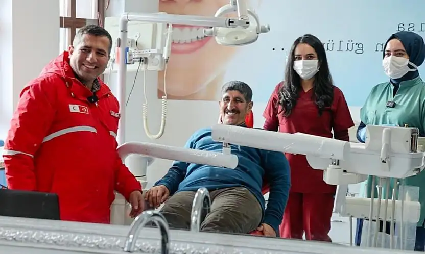 Muradiye'de gönüllü dokunuş: Yıllardır ertelenen tedavi gerçek oldu