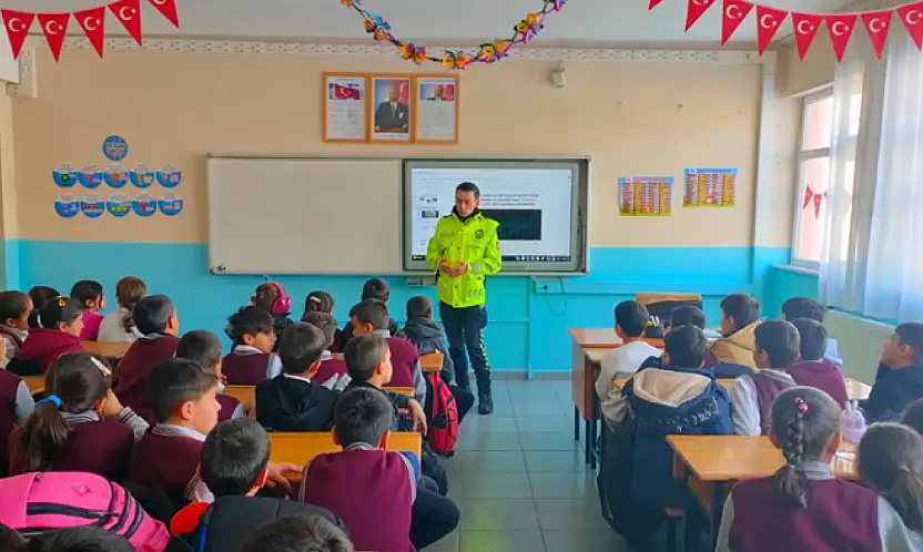 Muradiye'de öğrencilere yönelik trafik bilinci eğitimi