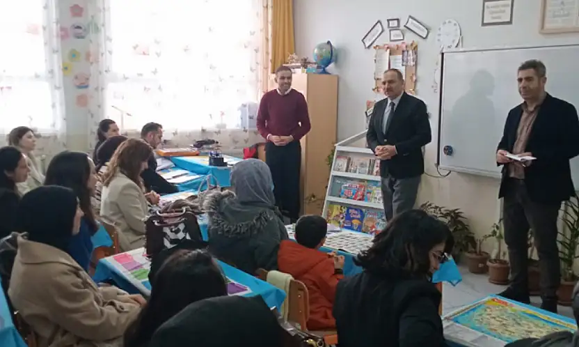 Muradiye İlçe Milli Eğitim Müdürü Alhan, öğretmenlerle buluştu