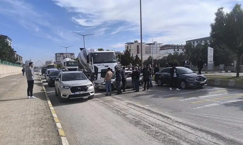 Muş-Bitlis kara yolunda zincirleme kaza meydana geldi