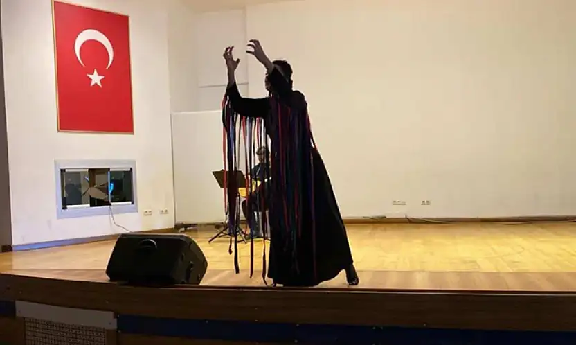 Nazlı Çığa'nın tek kişilik oyunu Nefes Muradiye'de sahnelenecek