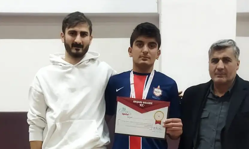 Nizamettin Aktaş Anadolu Lisesi öğrencisi il birincisi oldu