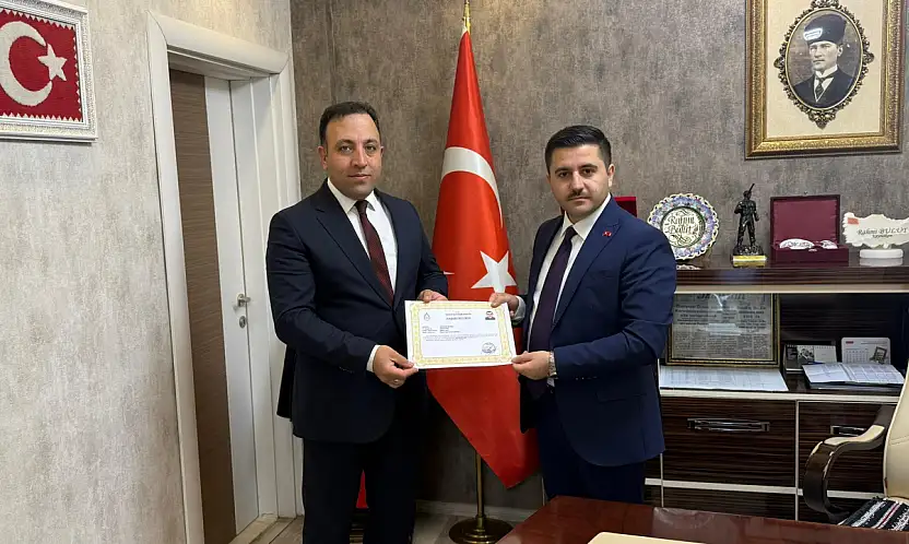 Özalp'ta vergi dairesi personeline başarı belgesi