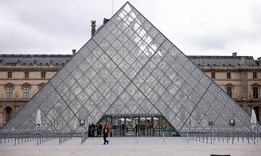 Paris'teki Louvre Müzesi çalışanları greve gitti, müze açılmadı