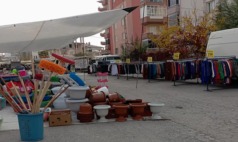 Şabaniye'de pazar krizi: Esnaf sokakta, mahalleli tepkili