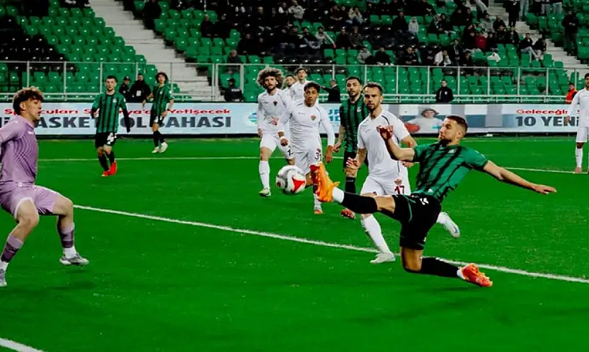 Sakaryaspor, Hatayspor'u 3 golle uğurladı