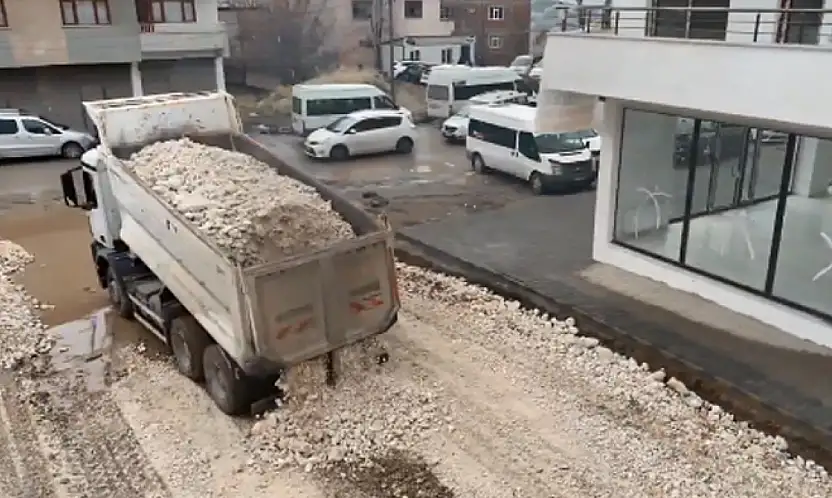 Salihiye Mahallesi'nde yol bakım çalışmaları sürüyor